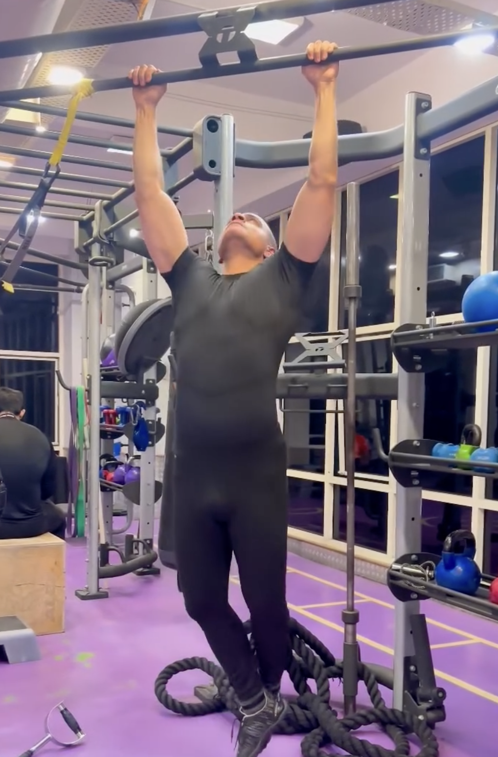 portrait: I train at the gym regularly — pull-ups are one of the movements I use to build upper body strength and test real functional fitness.